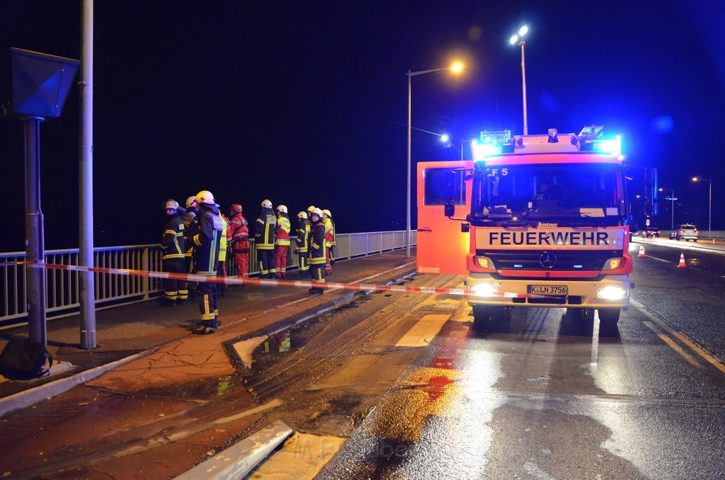 Einsatz BF Hoehenretter Koelner Seilbahn Hoehe Zoobruecke P2524.JPG